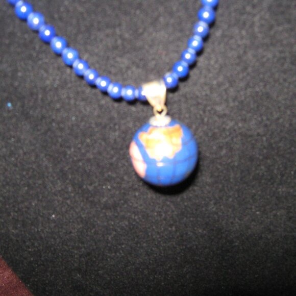 Vintage Earth Gems Gold Tone Watch with Matching Globe Necklace - Picture 8 of 9